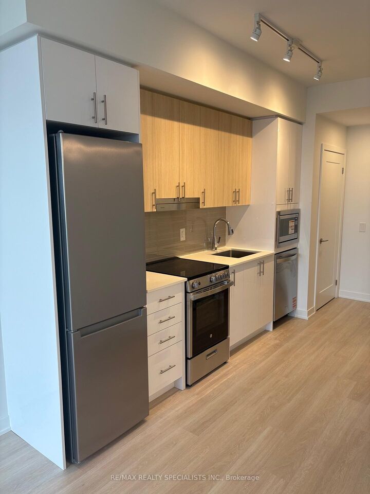 Property Photo:  5105 Hurontario Street 2609  ON L4Z 0C9 