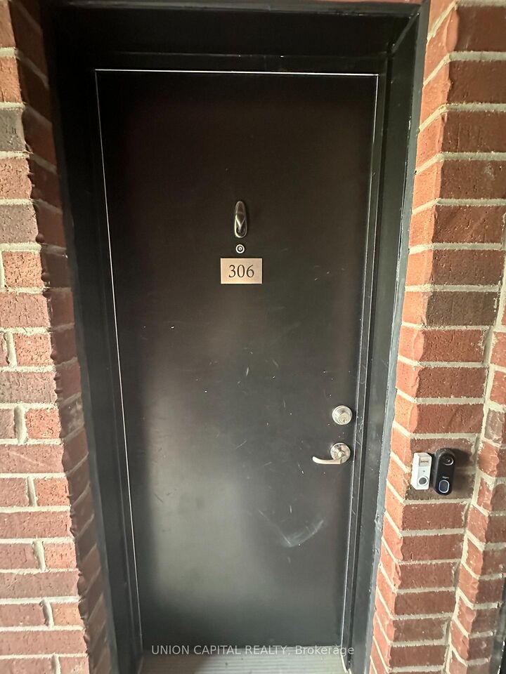 Property Photo:  2 Linsmore Place 306  ON L4A 4T4 