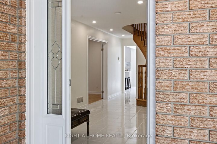 Property Photo:  34 Cellini Court  ON K1G 5K3 