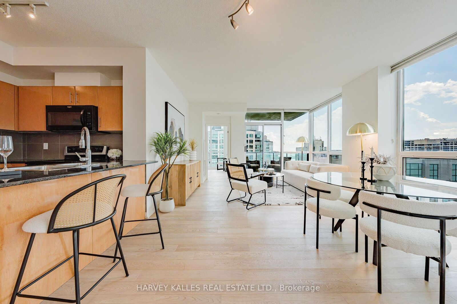 Property Photo:  16 Yonge Street 3211  ON M5E 2A1 