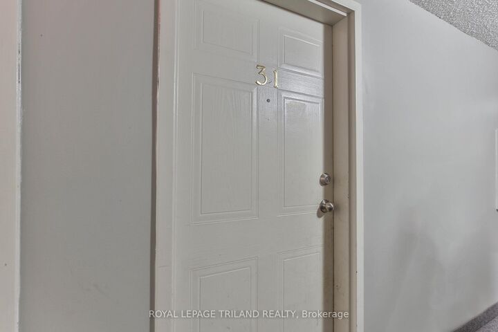Property Photo:  1096 Jalna Boulevard 31  ON N6E 3B8 