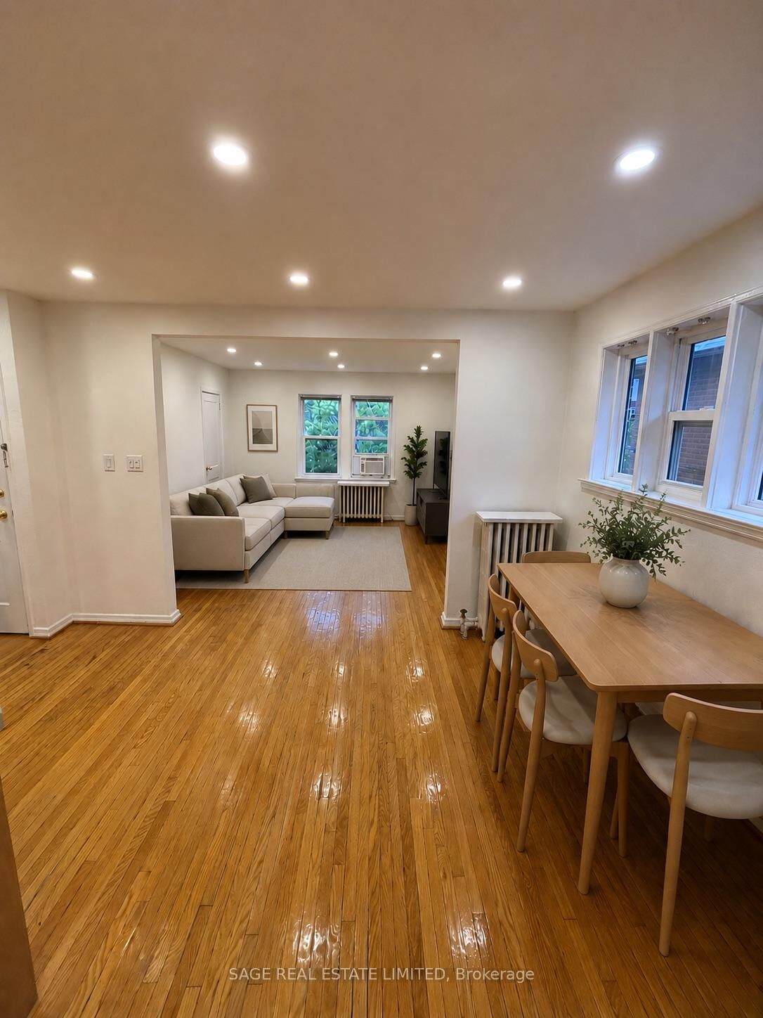 Property Photo:  75 Burnaby Boulevard  ON M5N 1G3 