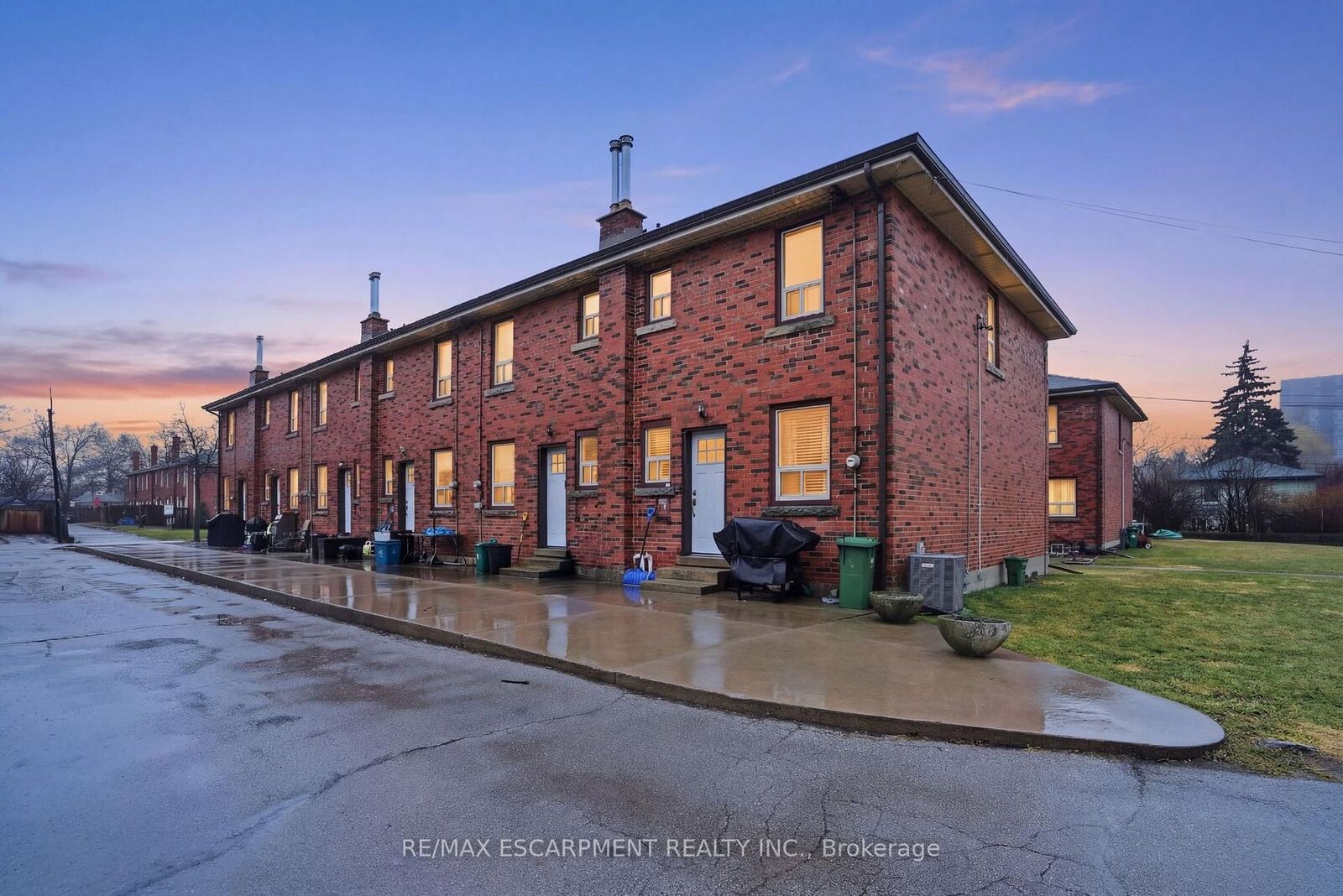 Property Photo:  424 East 42nd Street D  ON L8T 3A9 