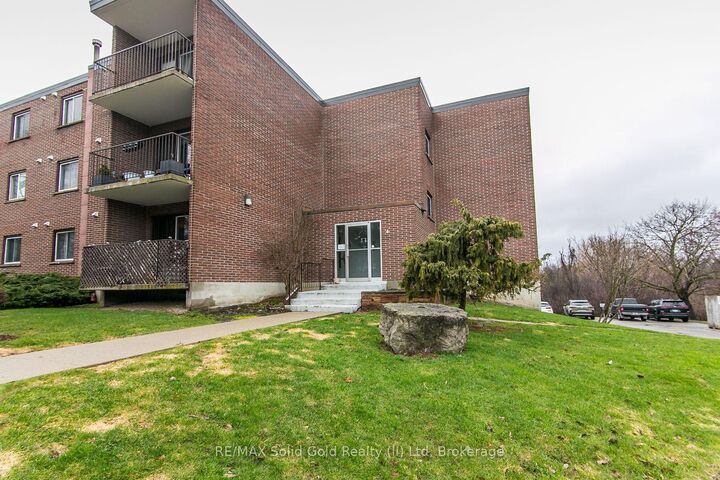 Property Photo:  4 Avalon Place 308  ON N2M 4N9 