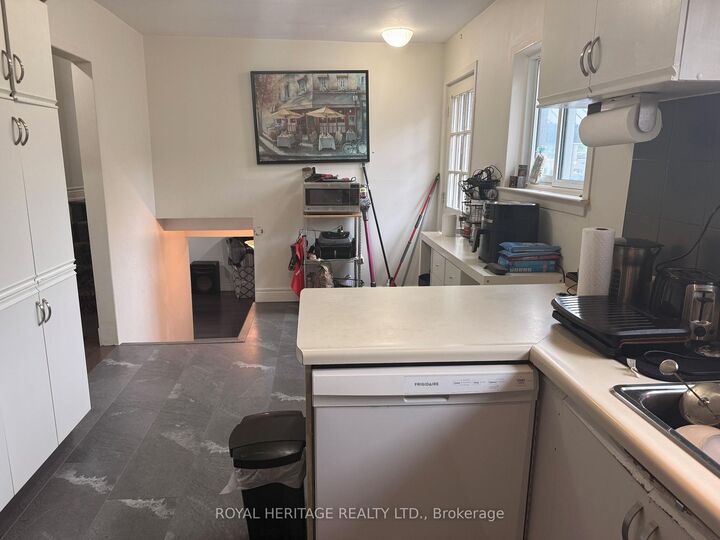 Property Photo:  1402 Fordon Avenue  ON L1W 1J9 