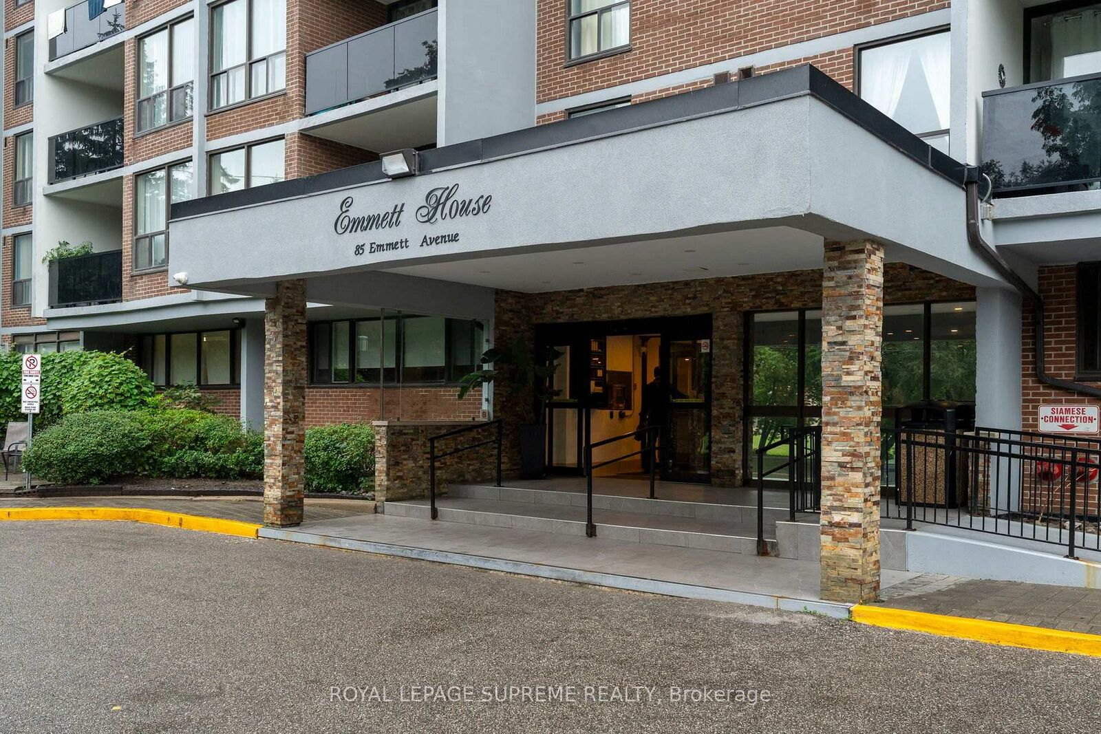 Property Photo: 85 Emmett Avenue 2409 ON M6M 5A2