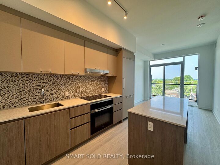 Property Photo:  8188 Yonge Street 520  ON L4J 0M2 