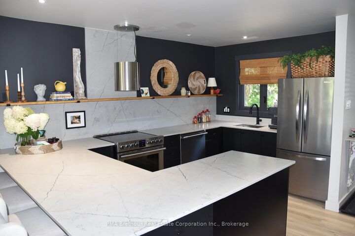 Property Photo:  152 Escarpment Crescent 12  ON L9Y 5B4 