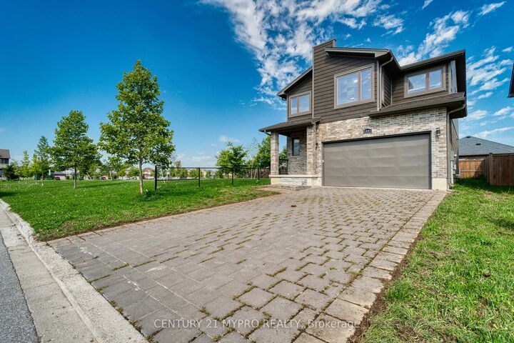 Property Photo:  2003 Clayridge Way  ON N6G 5K5 