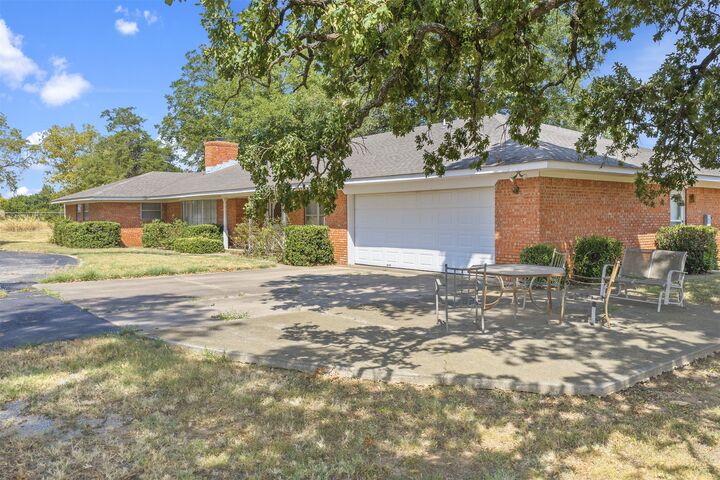 Property Photo:  2011 W 1st Street  OK 73086 