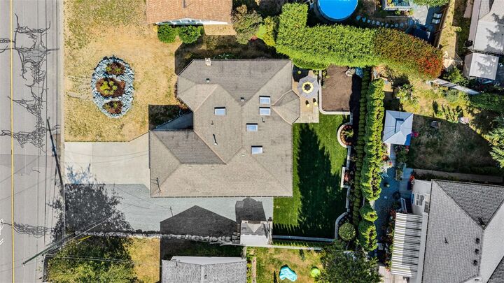 Property Photo:  871 Colonia Dr  BC V9G 1N5 