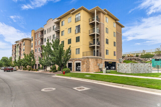 Property Photo:  165 W Albion Village Way 105  UT 84070 