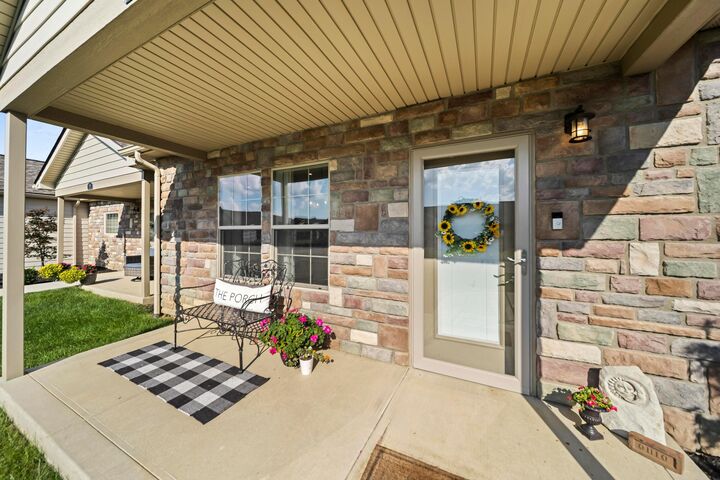 Property Photo: 656 Exeter Way OH 43302
