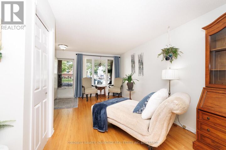 Photo de la propriété: 11 Woodland Drive ON L3C 7C9