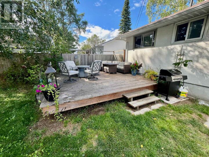 Property Photo:  178 Parkdale Road  ON P8N 1S5 