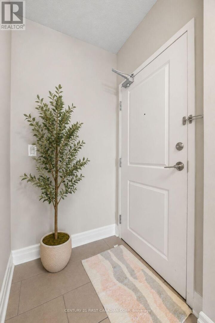 Property Photo:  240 Village Walk Boulevard 605  ON N6G 0P6 