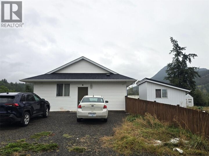 Property Photo:  197 24 Highway  BC V0E 2C0 