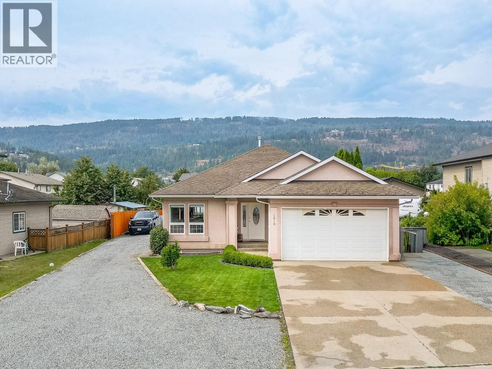 Photo de la propriété:  2010 Heitman Street  BC V0E 1V2 