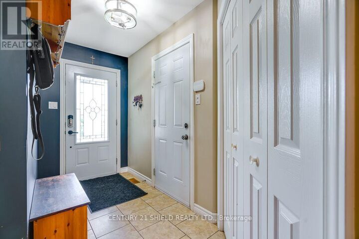 Property Photo: 46 Sunset Boulevard ON K6H 7M3