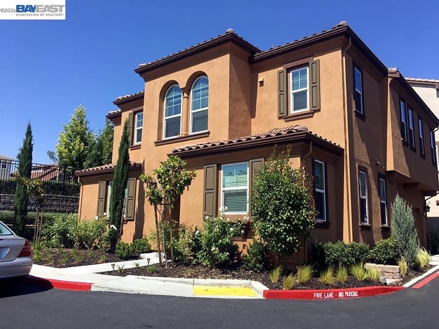 Property Photo:  