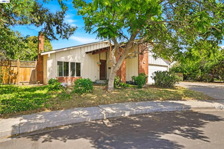 Property Photo:  35278 Cornwall Pl  CA 94560 