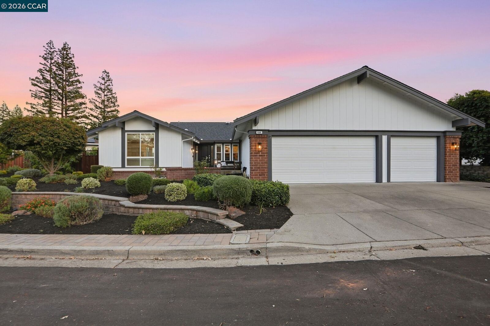 Property Photo: 430 Woodbine Ln CA 94526