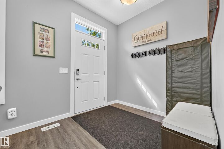 Property Photo:  2821 Maple Way NW  AB T6T 0Z7 