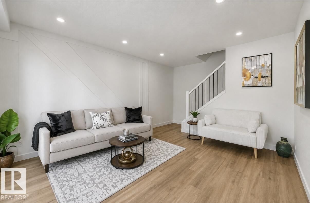 Property Photo:  199B Homestead Crescent NW  AB T5A 2Y2 