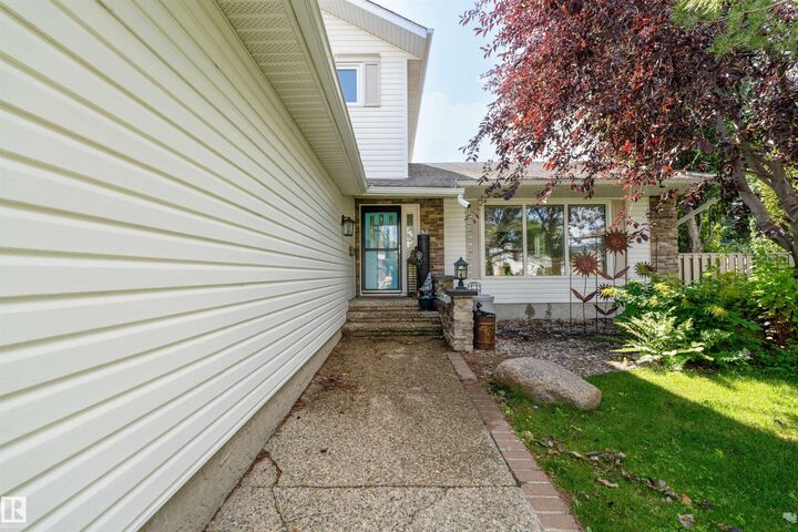 Property Photo:  79 Woodstock Drive  AB T8A 4C2 