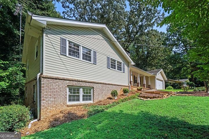 Property Photo: 578 Glennhaven Drive NW GA 30064