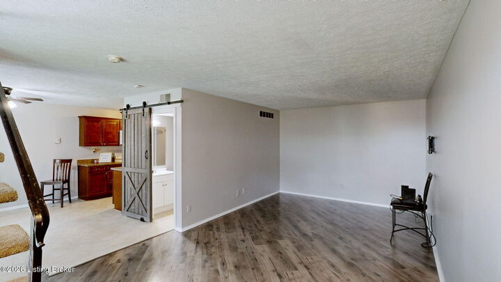 Property Photo: 3104 Meadowside Ct KY 40214