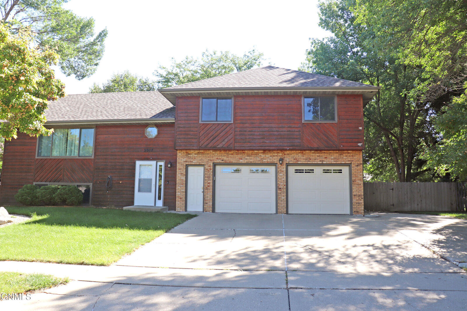 Property Photo:  2917 Stetson Drive  ND 58503 
