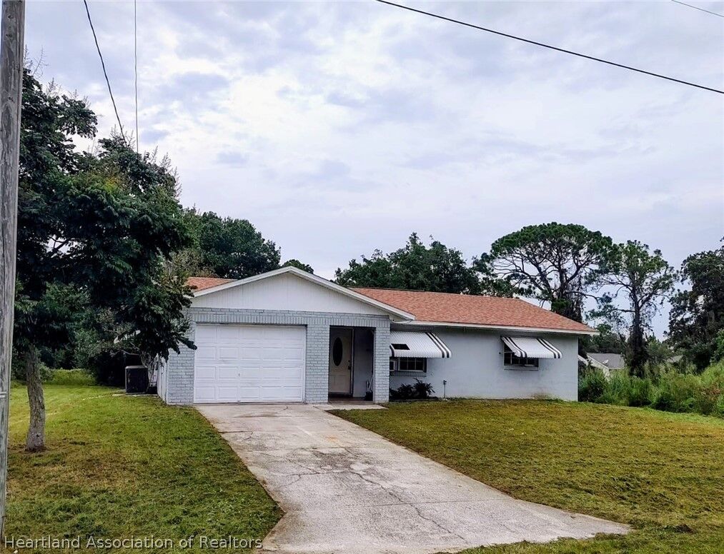 Property Photo:  113 Draycott Avenue  FL 33852 