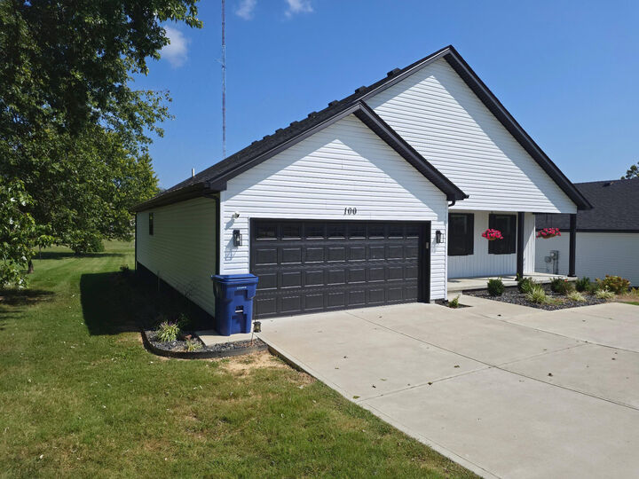 Property Photo:  100 Oak Leaf Lane  KY 42503 