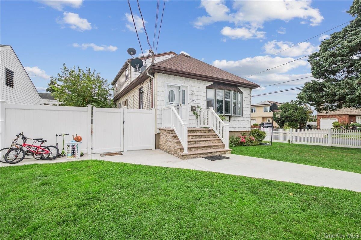 Property Photo:  2696 W Alder Road  NY 11710 
