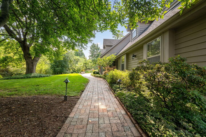 Property Photo:  2225 Edgewood Dr  WI 53024 