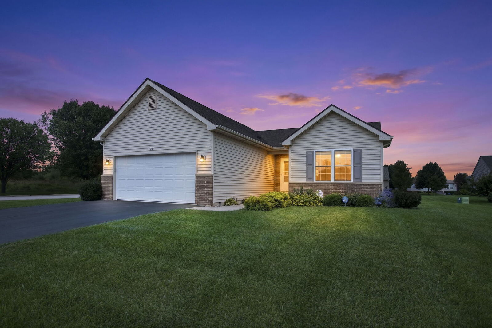 Property Photo:  900 Jefferson Avenue  IL 60050 