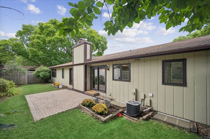 Property Photo:  1464 Estate Lane  IL 60025 