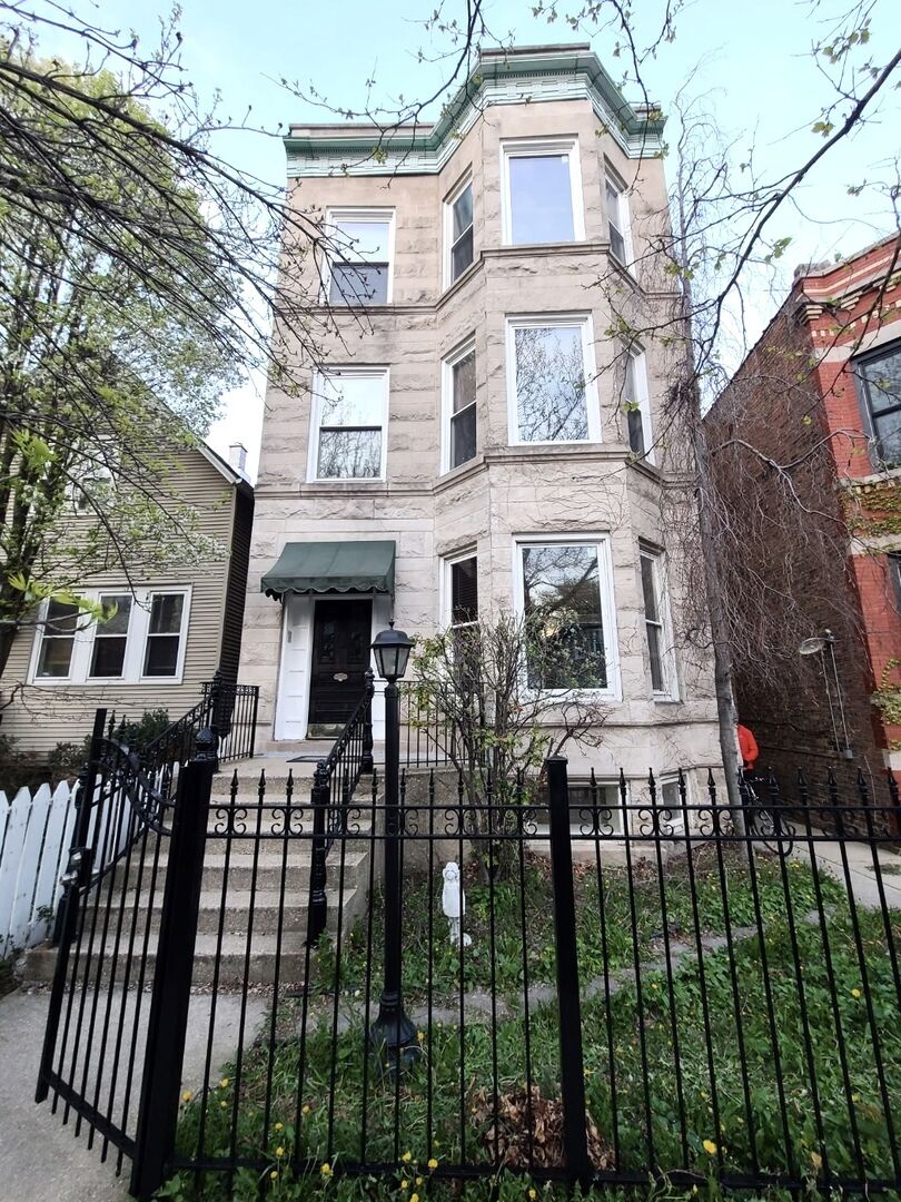 Property Photo:  2423 N Washtenaw Avenue 3  IL 60647 