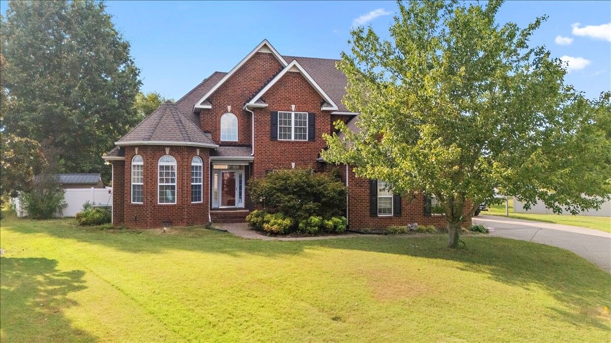 Property Photo:  427 Garden City Dr  TN 37127 