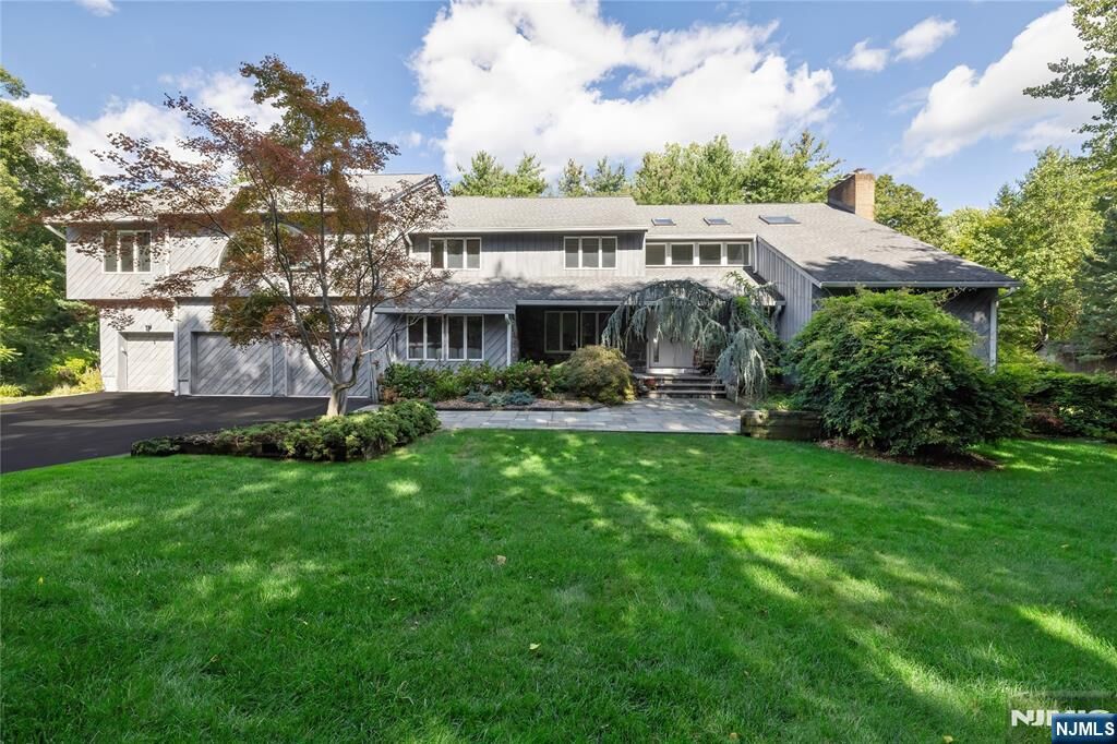 Property Photo:  22 Angela Court  NJ 07677 