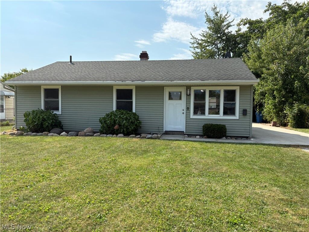 Property Photo: 912 East Drive OH 44054