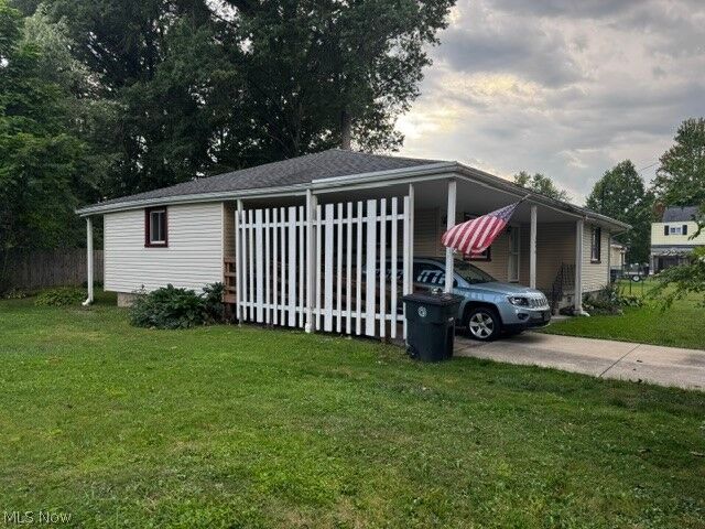 Property Photo: 2846 Catalpa Street SE OH 44483