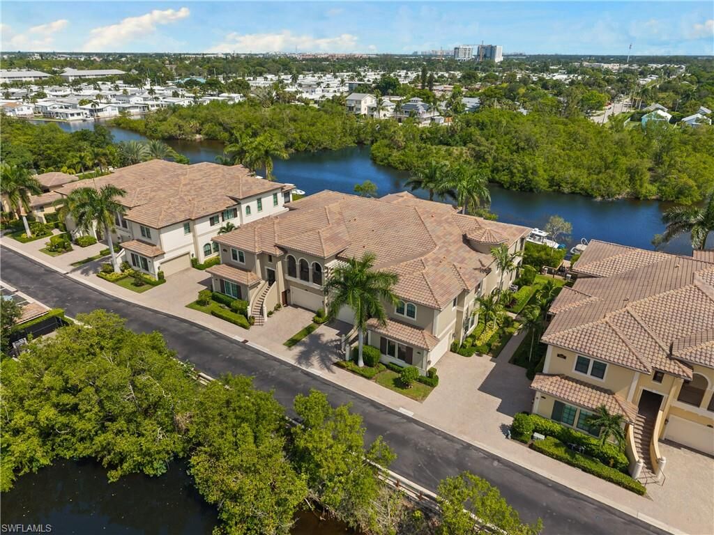 Property Photo: 2439 Breakwater Way 9102 FL 34112