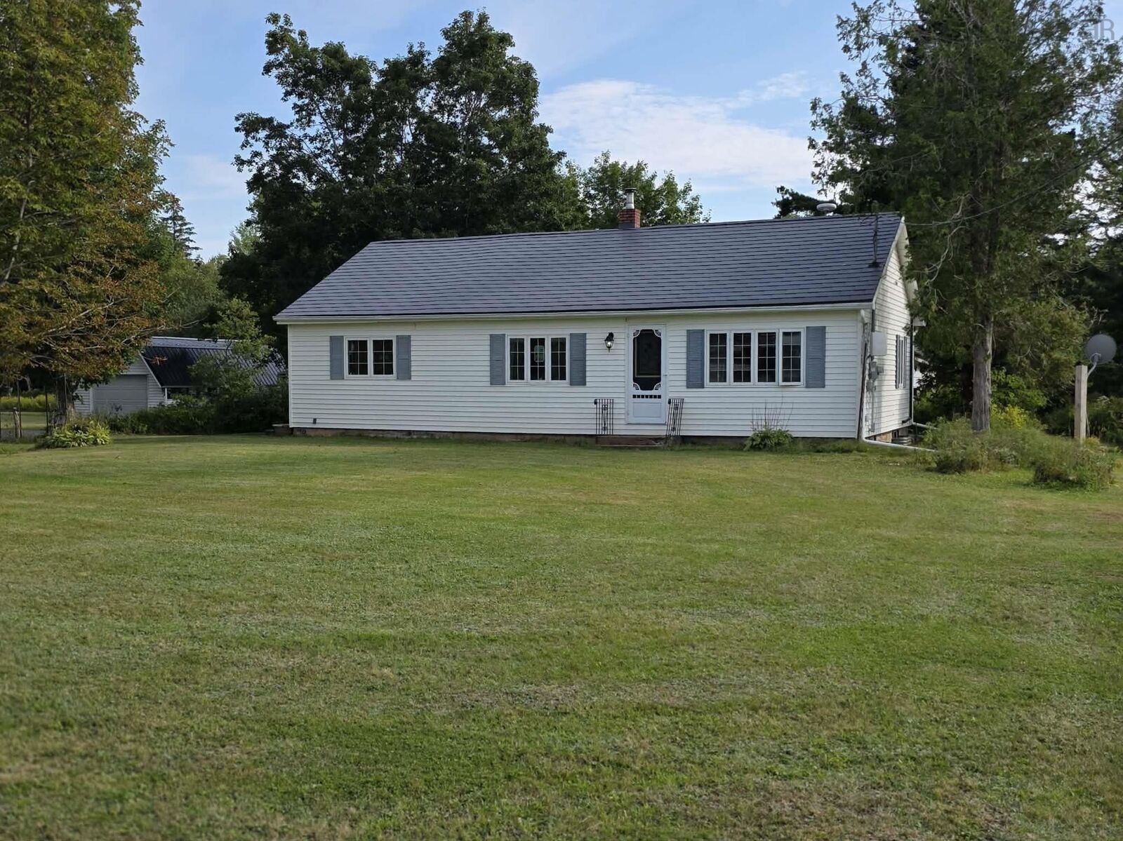 Property Photo:  250 Highway 2 B0m 1N0 Highway  NS B0M 1N0 