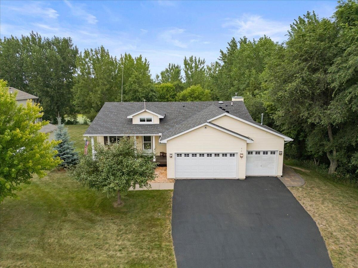 Property Photo:  921 Aspen Lane  MN 55363 