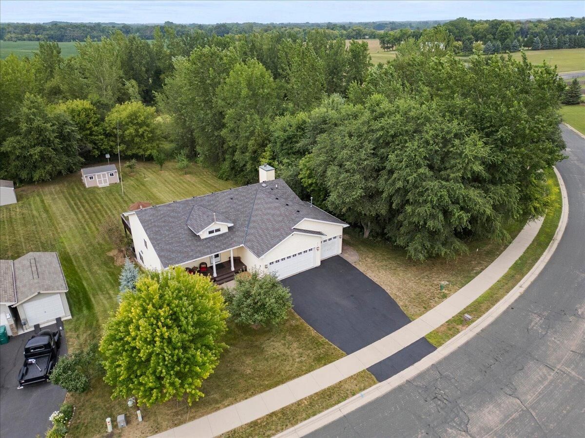 Property Photo: 921 Aspen Lane MN 55363