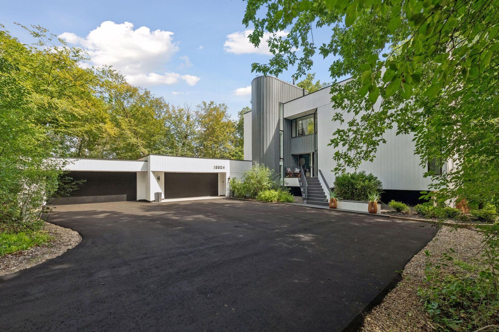 Property Photo:  18804 Kingswood Terrace  MN 55345 
