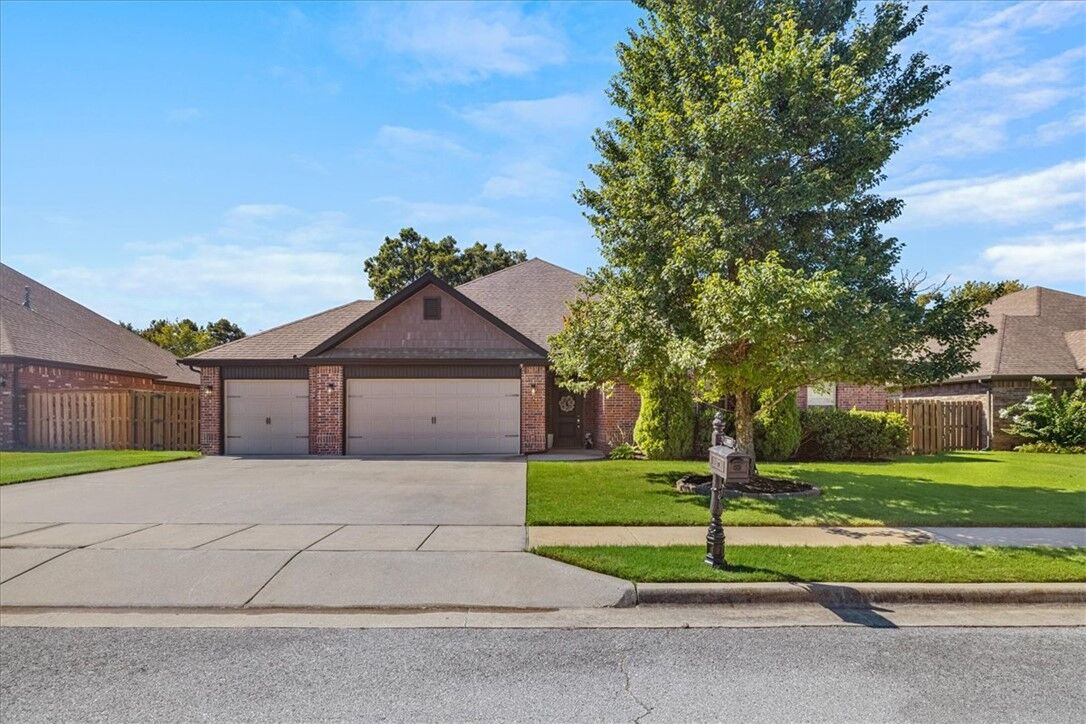 Property Photo: 6004 Sommerset Street AR 72758