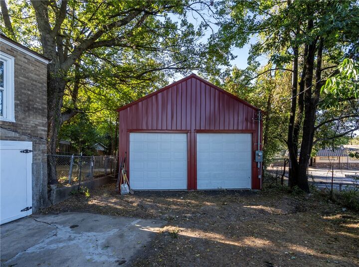 Property Photo:  185 E Roller Avenue  AR 72722 